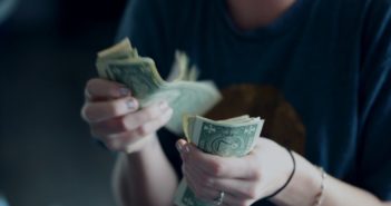 Jak pożyczać bez ryzyka długów? 4 rzeczy, o których trzeba pamiętać